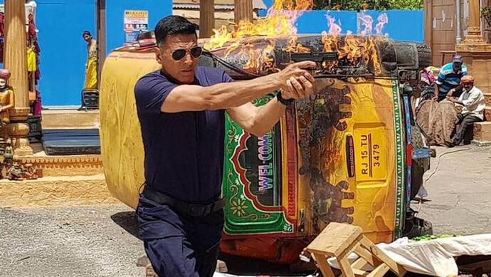 रिलीज होते ही लीक हुई Akshay Kumar की फिल्म Sooryavanshi, मेकर्स को लग सकता है करोड़ों का फटका