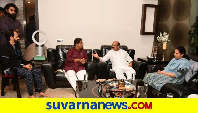 chief minister basavarj bommai visits puneeth rajkumar house