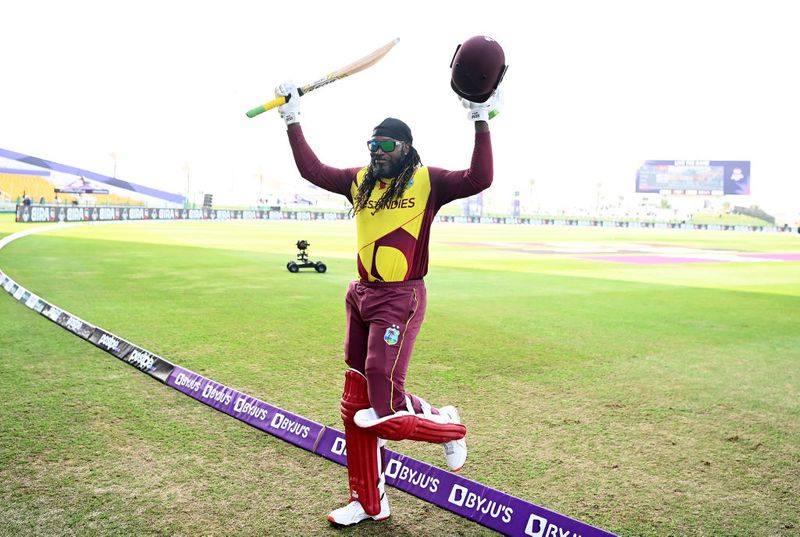 Chris Gayle won hearts distributes gloves to fans after Australia vs West Indies match ckm