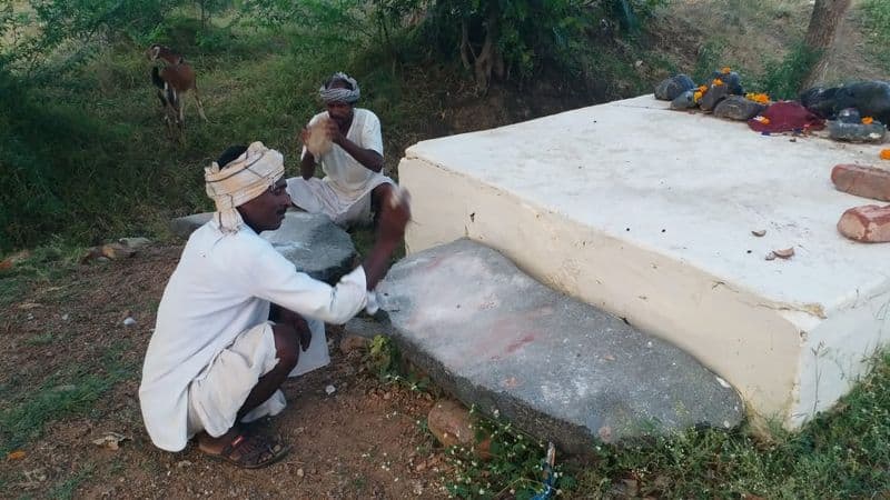 People Curiosity About Ringing Rocks at Ron in Gadag grg