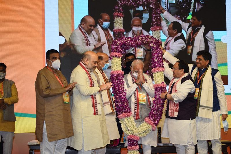 Senior BJP leaders laud PM Modi efforts for administering over 100 crore Covid 19 vaccine doses pod