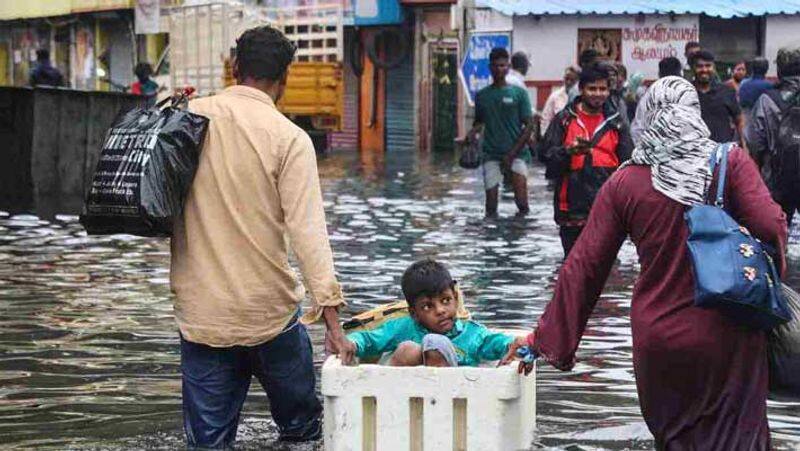 MK Stalin's Kolathur constituency floating in floods .. Constituency residents waiting for help first ..!