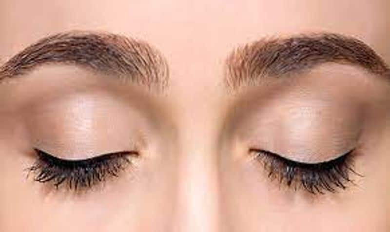 Here are some great simple tips for growing thicker eyebrow hair!