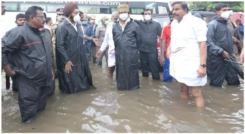 MK Stalin's Kolathur constituency floating in floods .. Constituency residents waiting for help first ..!