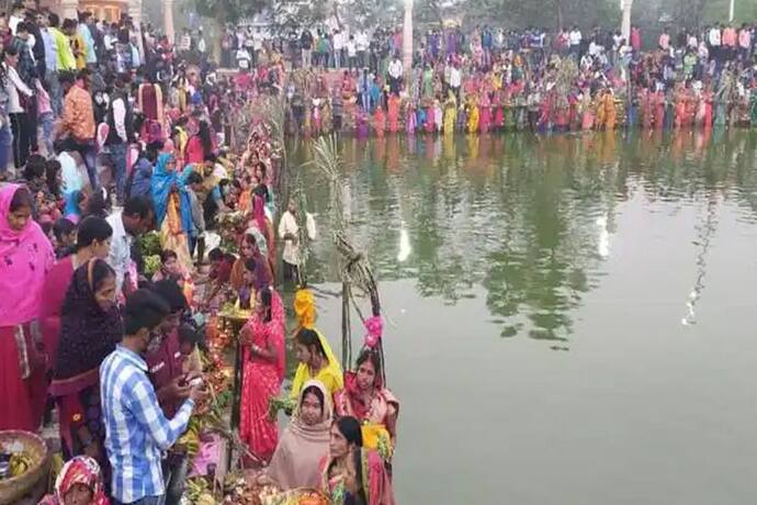 Chhath Puja 2021: जानिए सूर्य को अर्घ्य देने का समय, क्या होती है व्रतियों की भावना, ये 12 नामों का जाप करें