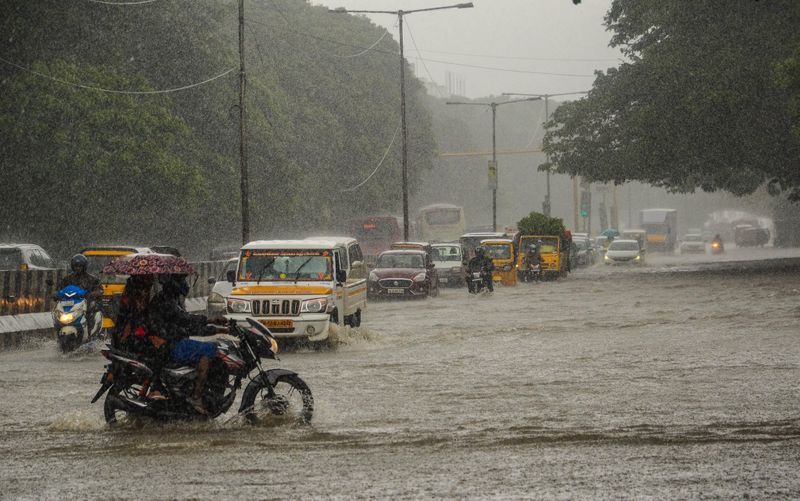 Heavy rain affects on people life in Chikkaballapura snr