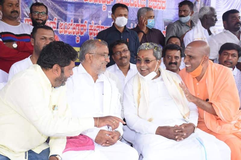 JDS MLA GT Devegowda participates Siddaramaiah at Mysuru rbj