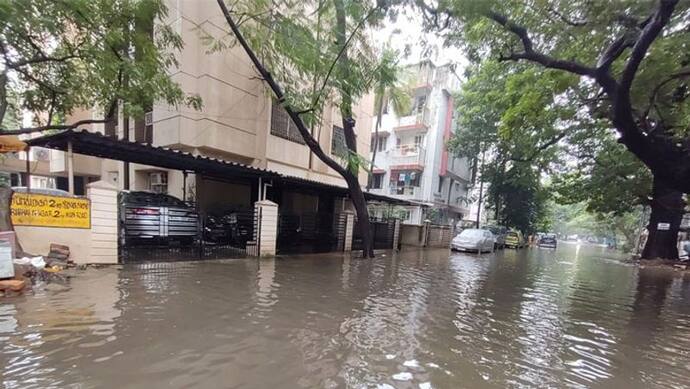 Tamil Nadu Heavy Rains: 22 जिलों में 2 दिनों के लिए स्कूल की छुट्टी, CM ने दिए राहत कार्य तेज करने के निर्देश