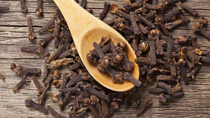 How do you use cloves for prosperity as per vastu