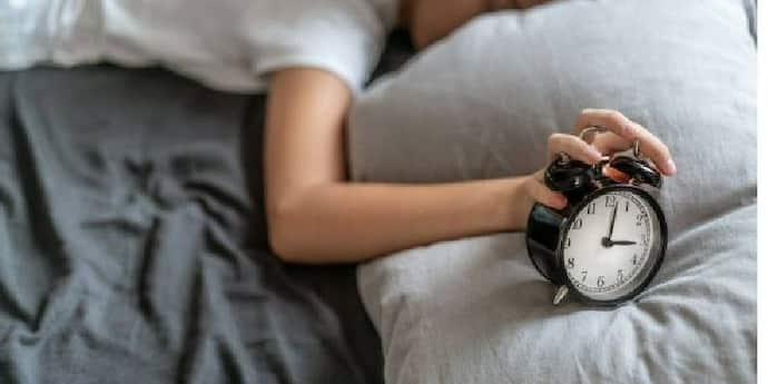 Vastu Tips: সকালে ঘুম থেকে ওঠার পর এই জিনিসগুলো দেখবেন না, সারাদিন খারাপ কাটবে