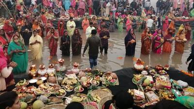 Chhath Puja 2021: तस्वीरों में देखिए दिल्ली, मुंबई, कोलकाता, पटना और रांची में छठ पूजा और उगते सूर्य को अर्घ्य