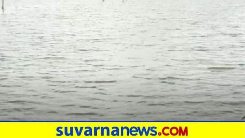 Two Girls Dies Due to Fallen in to the Lake at Siruguppa in Ballari grg 