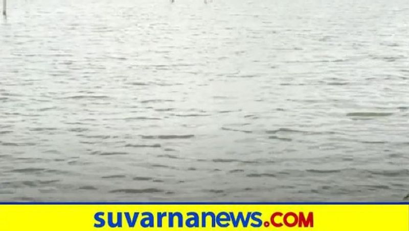 Two Girls Dies Due to Fallen in to the Lake at Siruguppa in Ballari grg 