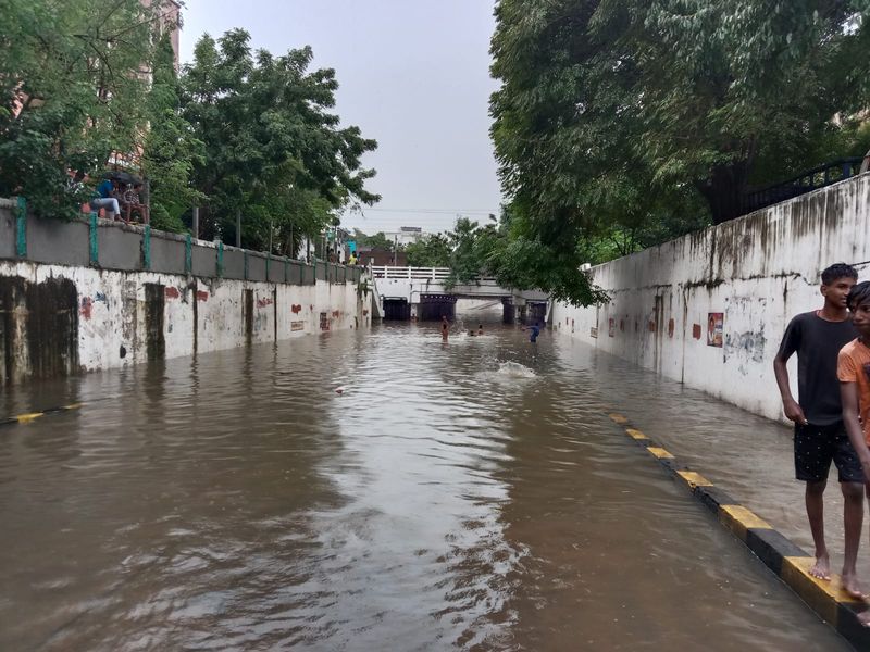 heavy rain fall in tirupati