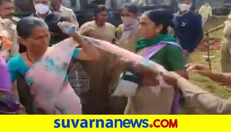 Women and Farmers Protest Against Police in Belagavi grg