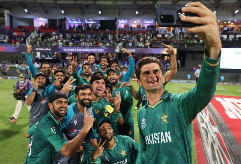 ICC World Cup 2023 ...  Pakistan team greeted with special cake in Ahmedabad flight AKP 