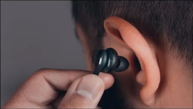 Old man injured after his Bluetooth headphone explodes in sivagangai how to use them safely Rya