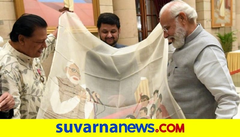 PM Modi was gifted special saree by Padmashri Awardee Biren Kumar Basak in Delhi mnj