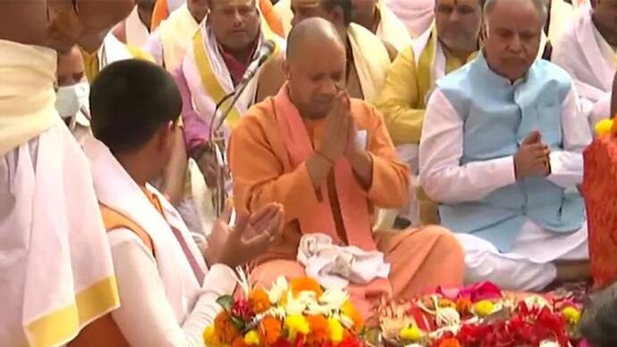 108 साल बाद कनाडा से काशी लौटीं मां अन्नपूर्णा, CM Yogi ने कराई प्राण प्रतिष्ठा, खुद उठाई माता की पालकी