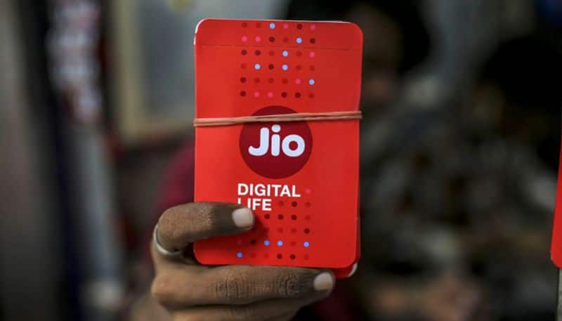 Jio new mobile prepaid plans go into effect : All recharge benefits explained