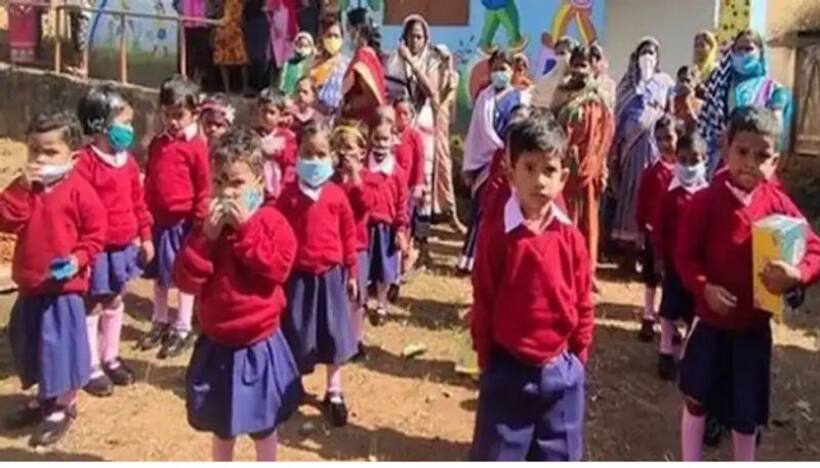 Guinness World Record: हैदराबाद में 30000 जोड़ी जूते एक लाइन में दान के लिए रखकर रचा गया इतिहास
