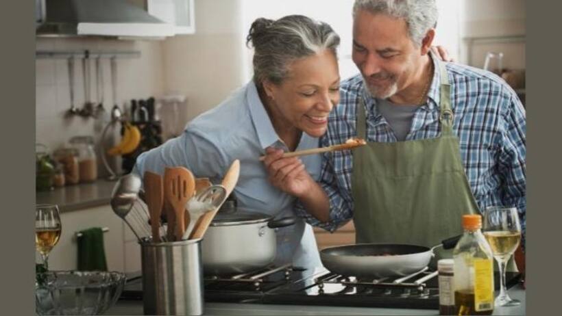 Relationship: बढ़ती उम्र में रिश्ते की मजबूती बरकरार रखने के लिए पति पत्नी को इन 5 बातों का रखना चाहिए ध्यान
