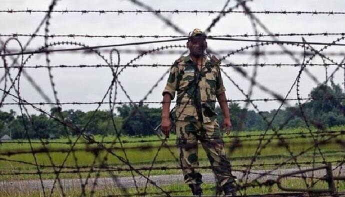 Murshidabad Border-বাংলা সীমান্তে উন্মুক্ত কাঁটাতার,অবাধে চোরাচালান-জঙ্গি অনুপ্রবেশ