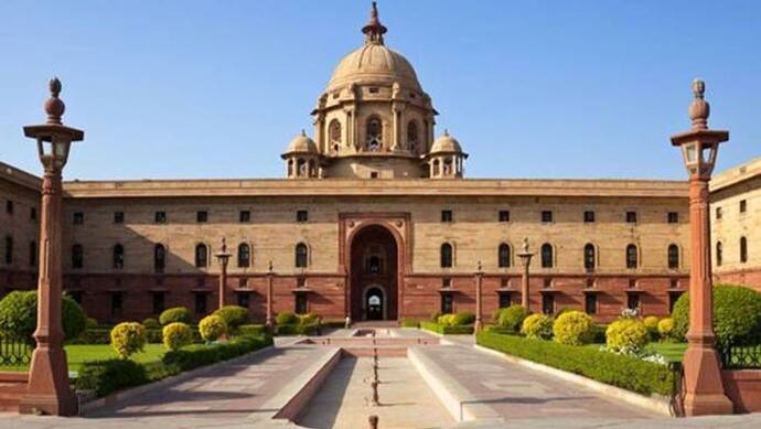 नशे में टल्ली होकर Rashtrapati Bhavan में घुसने की कोशिश कर रहा था कपल, सिक्योरिटी ने किया अरेस्ट