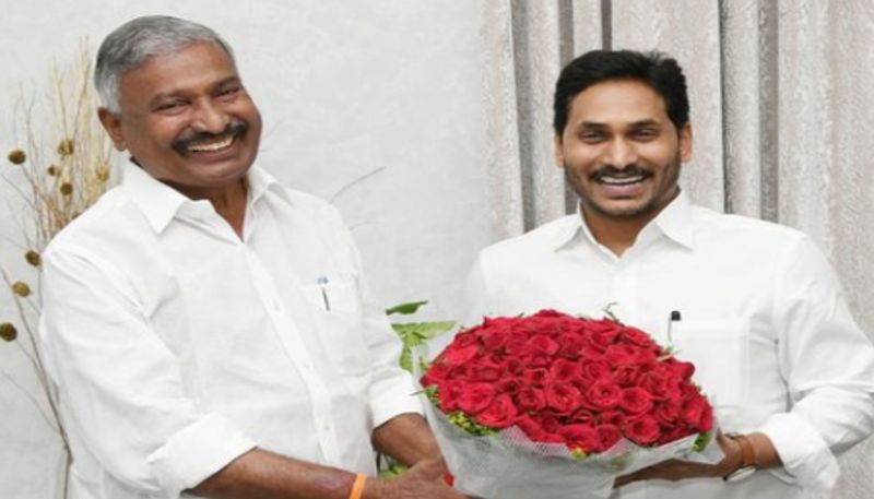 YSRCP Victory in Kuppam municipality cm jagan congratulates minister peddireddy ramachandra reddy