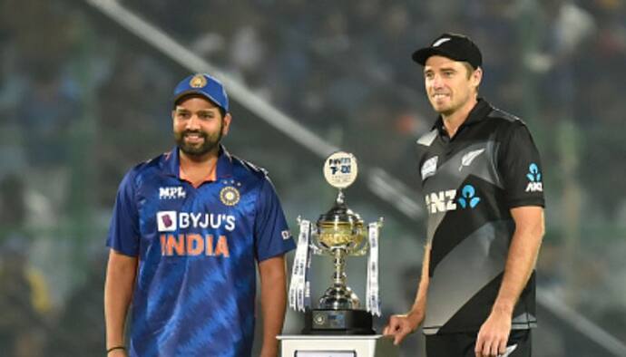 Ind Vs Nz- টস জিতে ফিল্ডিংয়ের সিদ্ধান্ত রোহিতের, অভিষেক ভেঙ্কটেশ আইয়রের