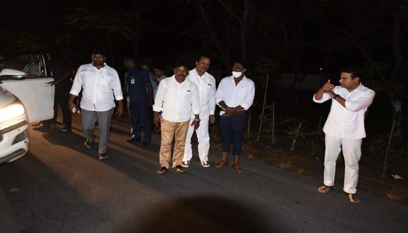 minister ktr helped road accident victims in hyderabad