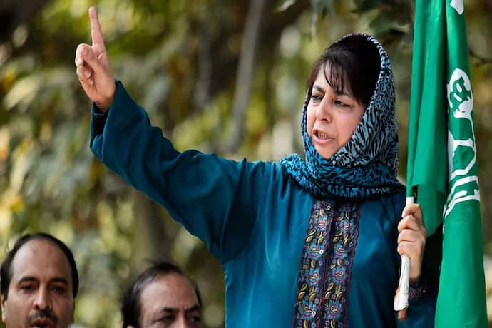 जम्मू-कश्मीर में Mehbooba Mufti हाउस अरेस्ट, यूथ कन्वेंशन के पहले PDP ऑफिस भी सील