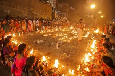 Dev Deepawali 2021: 15 लाख दीयों से जगमग होगा काशी का कोना-कोना,देव कन्याएं उतारेंगी गंगा आरती,देवलोक सा नजारा