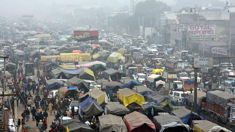 Hundreds of farmers travel to Delhi to participate in a'mahapanchayat.'