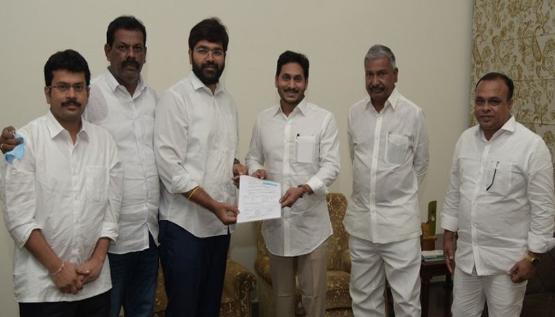 Kuppam YSRCP coordinator Krishnaraghava Jayendrabharat meets Jagan