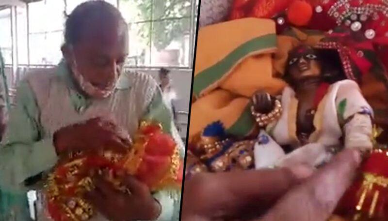 Priest visits hospital with broken Krishna idol; doctors bandage God's arm (Watch) - gps