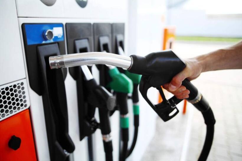 Budget 2022: Fuel पर बढ़ाई एक्‍साइज ड्यूटी , क्‍या पड़ेगा आम जनता की जेब पर असर
