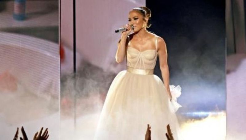 Jennifer Lopez debuts Marry Me Single On My Way at American Music Awards [PHOTOS] SCJ