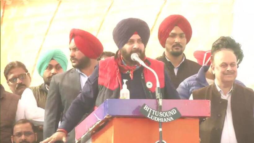 सिद्धू का कैप्टन पर तंज, खुद को राहुल प्रियंका का वफादार कहा, बोले  पंजाब में भी महिलाओं को 50% टिकट दिया जाए