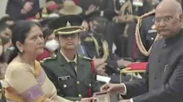 Gallantry Awards 2021 major vibhuti shankar dhoundiyals wife with mother recieved his shaurya chakra posthumous by president ram nath kovind