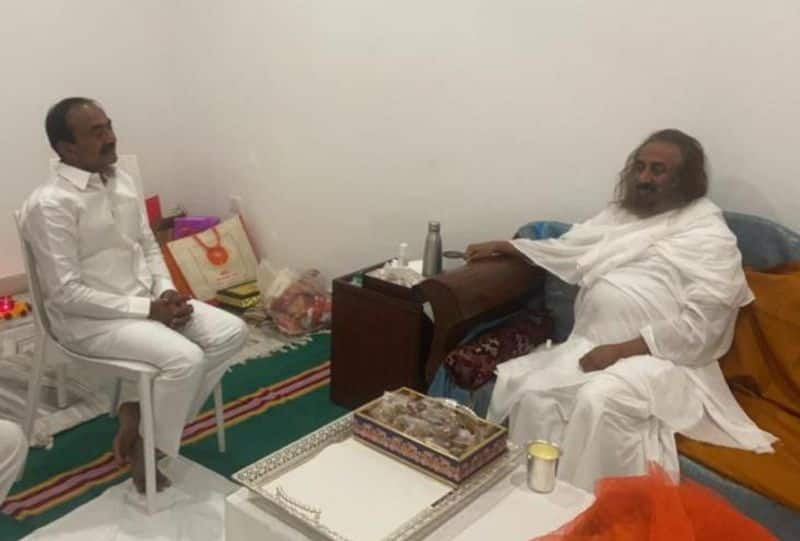 huzurabad bjp mla eatala rajender meeting with ravishankar guruji at hyderabad