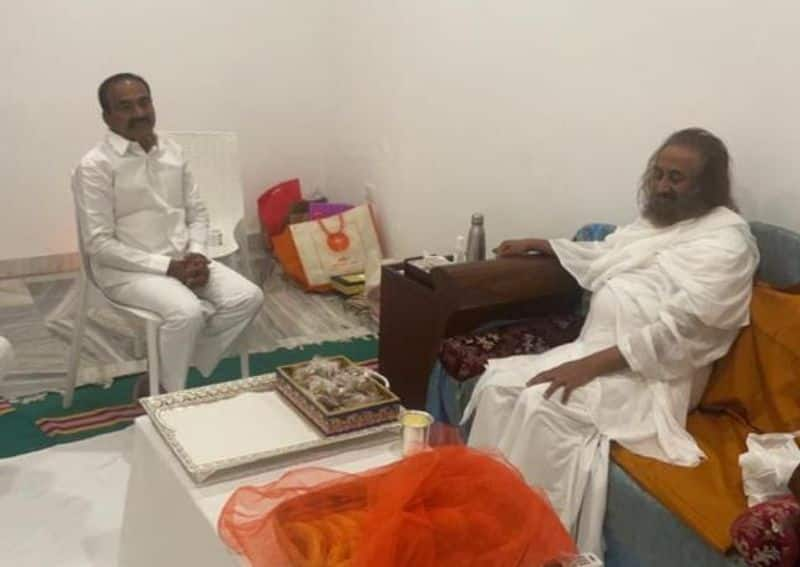 huzurabad bjp mla eatala rajender meeting with ravishankar guruji at hyderabad