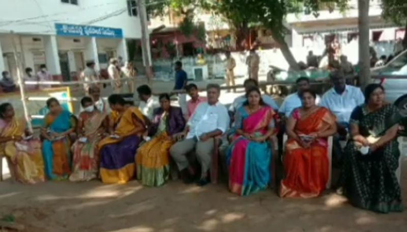 high tension at Kondapalli municipality over municipal chairman election