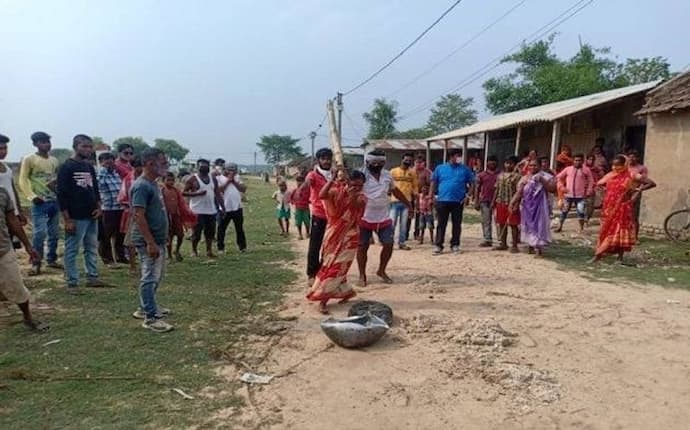 Murshidabad: চোলাইয়ের রমরমা এলাকায়, ঠেকে ঢুকে ভাঙচুর প্রমিলা বাহিনীর