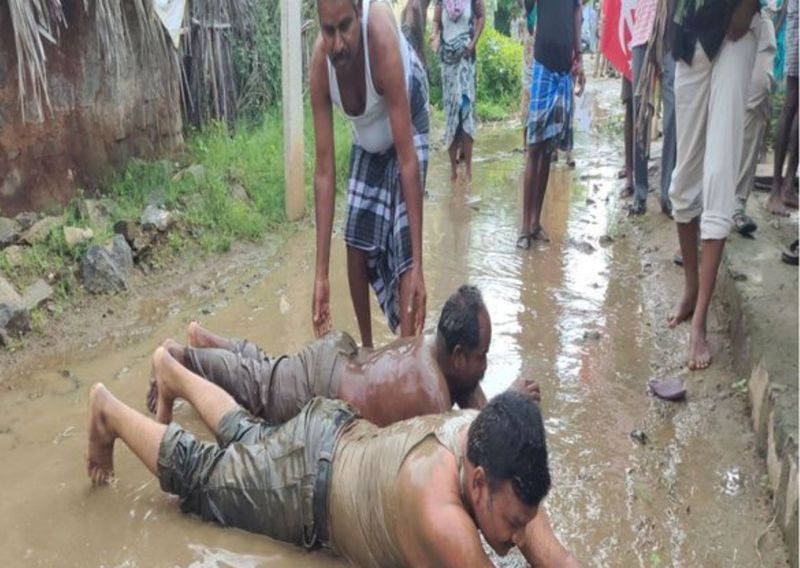 People protest on road rain water against admk panchayat president at mallasamudram