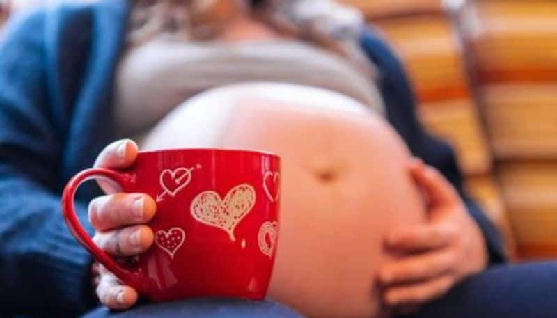 Pregnant women can drink a little coffee says new study