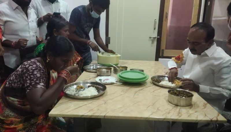 huzurabad mla eatala rajender Eating Lunch With Poor women at jammikunta