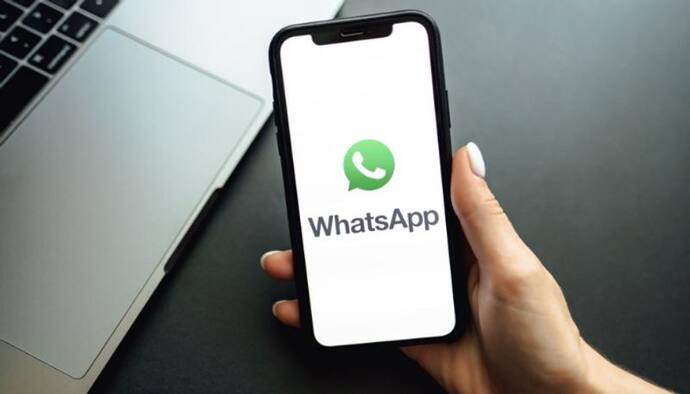 WhatsApp Update: इस नए फीचर के बाद खुद से कस्टम स्टिकर बना पाएंगे, मैसेज एक्सपेरिएंस बदलेगा