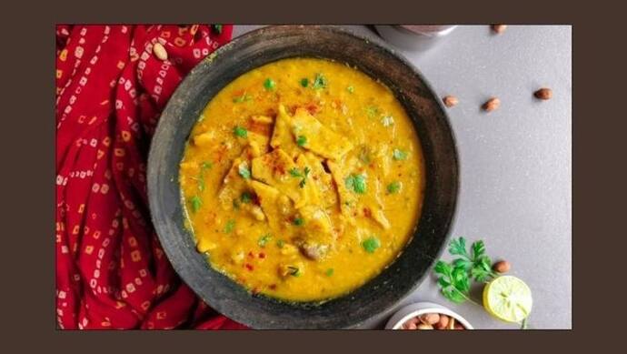 Tasty Food: आपको भी पसंद है गुजरात की मशहूर डिश 'दाल ढोकली, जानें इसे बनाने का सह तरीका