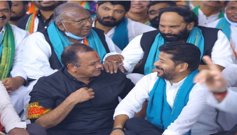 Revanth reddy and komatireddy venkat reddy in single frame talks each other